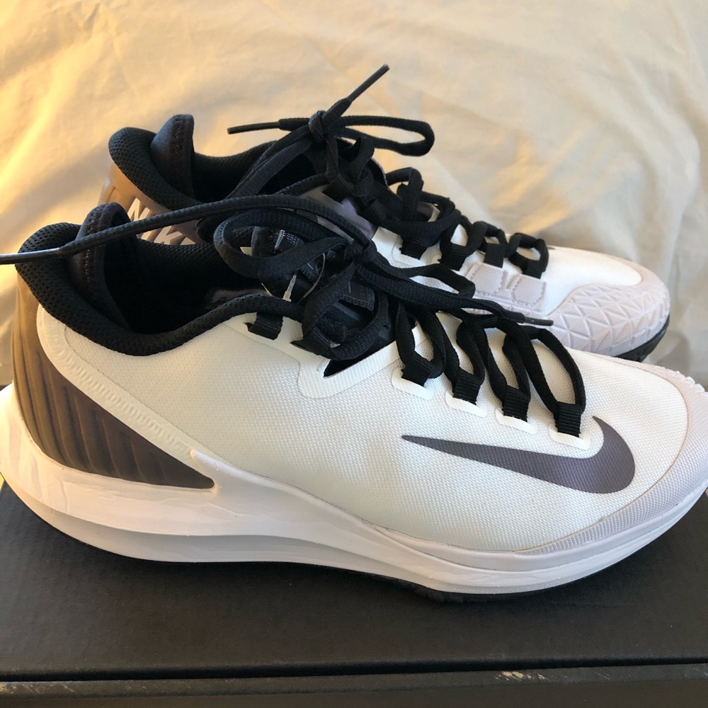 NWOT Nike Court Air Zoom sneakers size 8.5 + 7.5